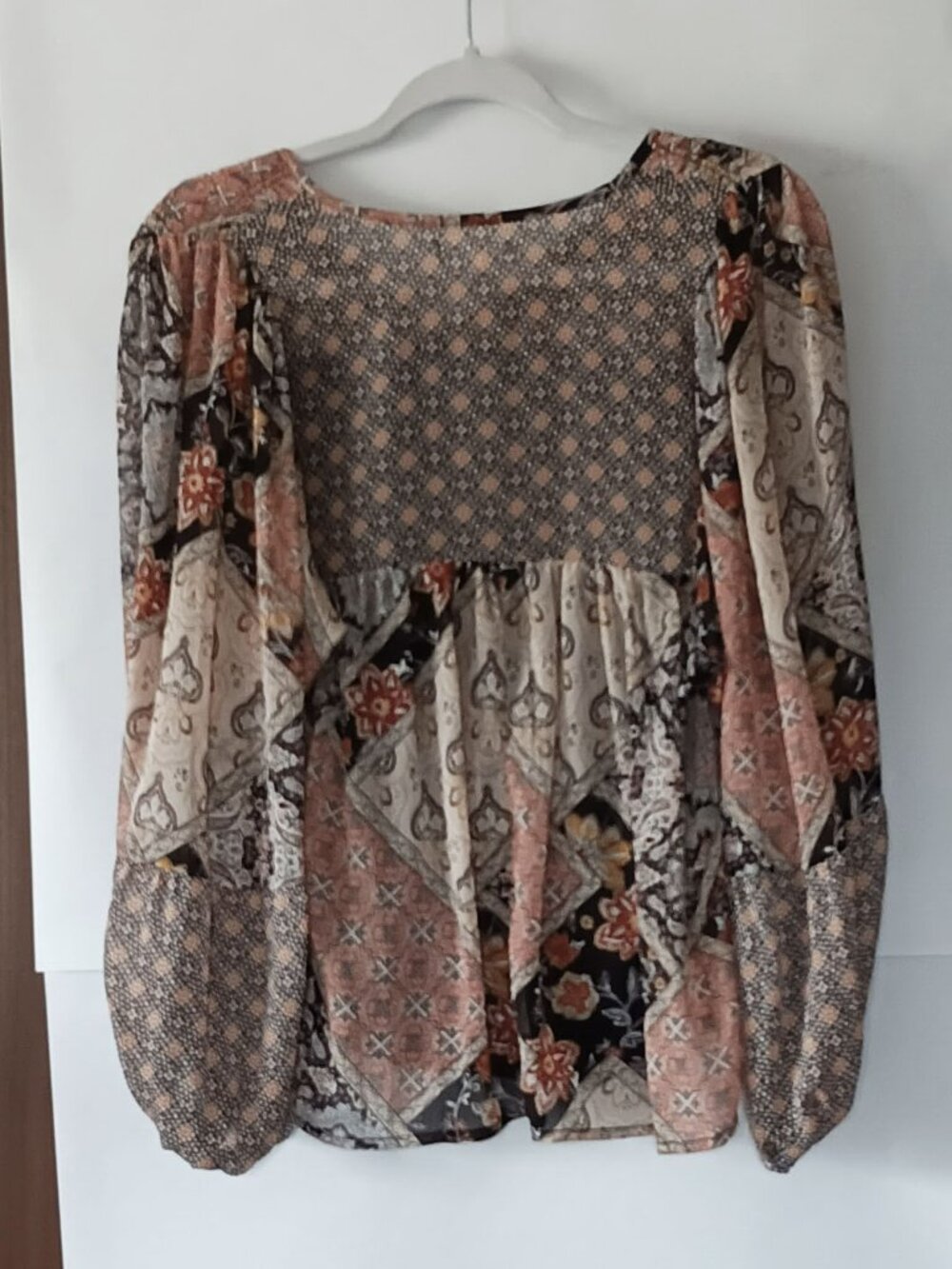 MAURICES Beige Patterned Peasant Blouse Size XS - Picture 6 of 11